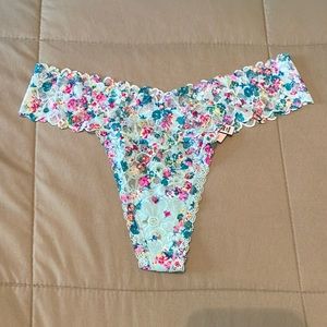 VS Lace Floral Thong 🌸🌺